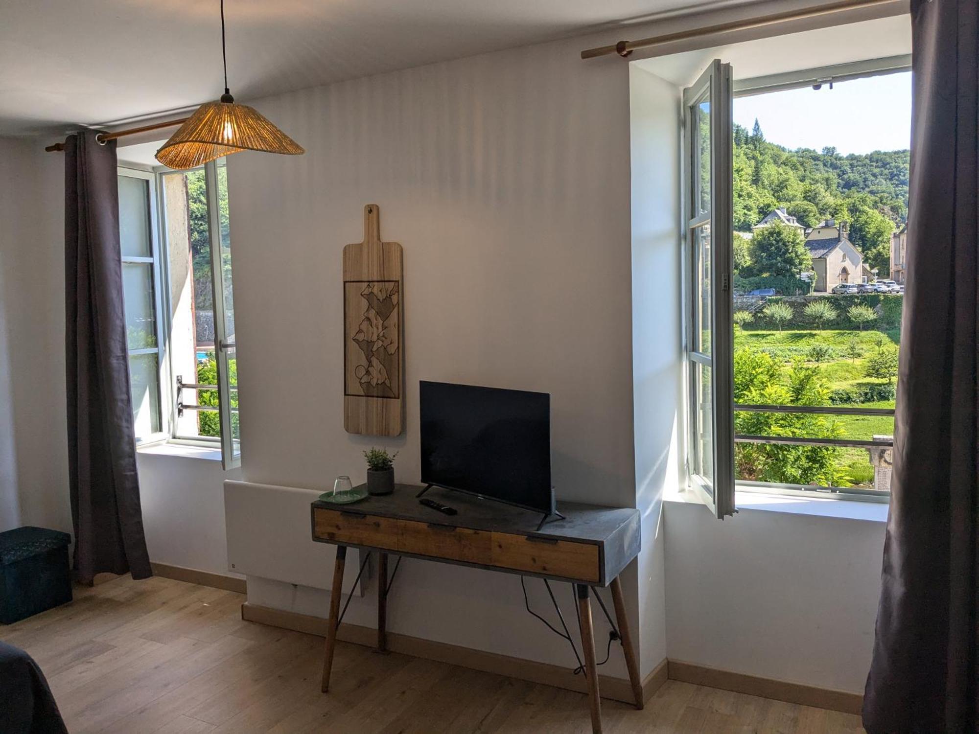 Chez Cornelia Bed & Breakfast Estaing  Dış mekan fotoğraf
