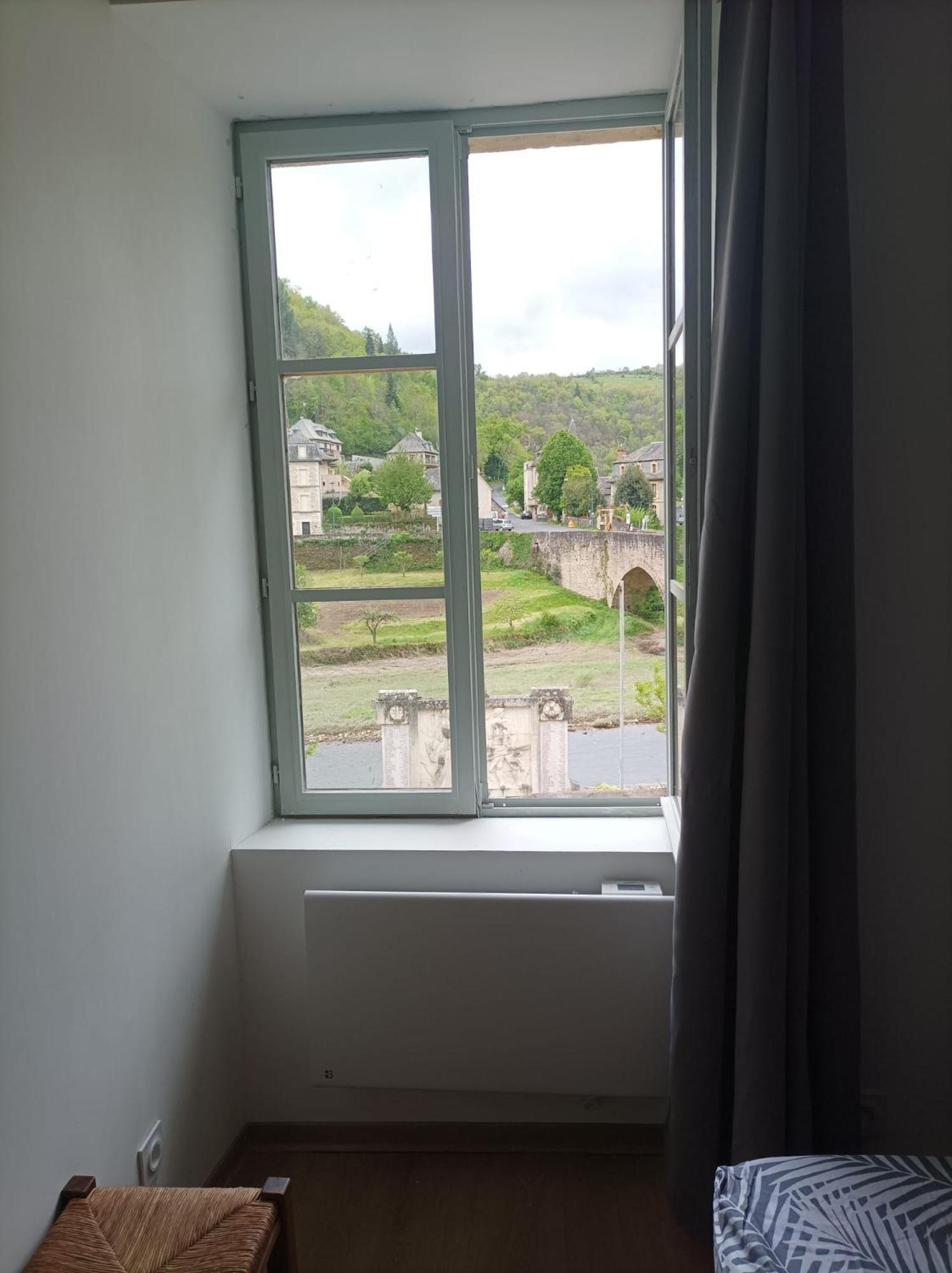 Chez Cornelia Bed & Breakfast Estaing  Dış mekan fotoğraf