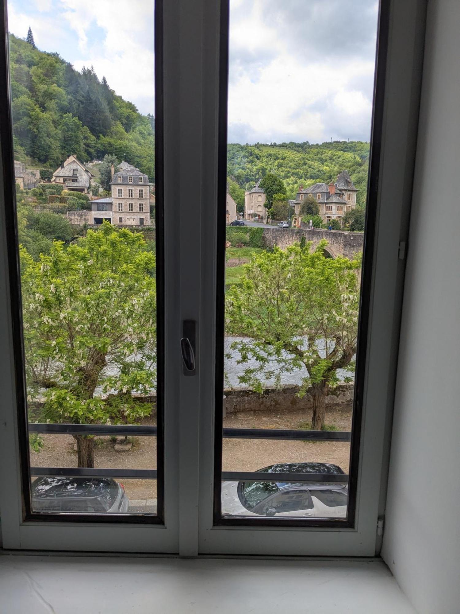Chez Cornelia Bed & Breakfast Estaing  Dış mekan fotoğraf