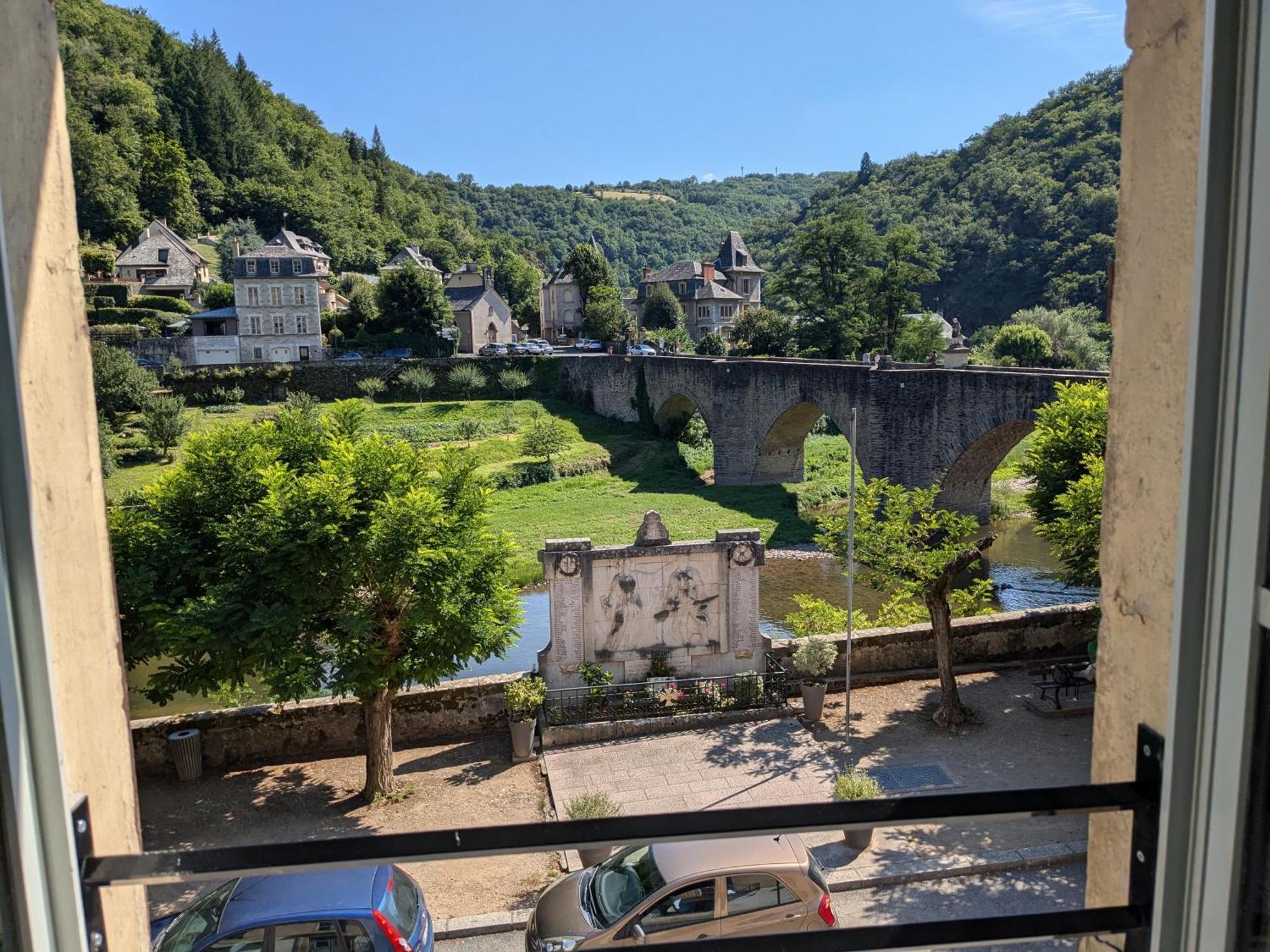 Chez Cornelia Bed & Breakfast Estaing  Dış mekan fotoğraf